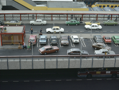 803018 Gezicht op het Stationsplateau boven het Stationsplein te Utrecht.